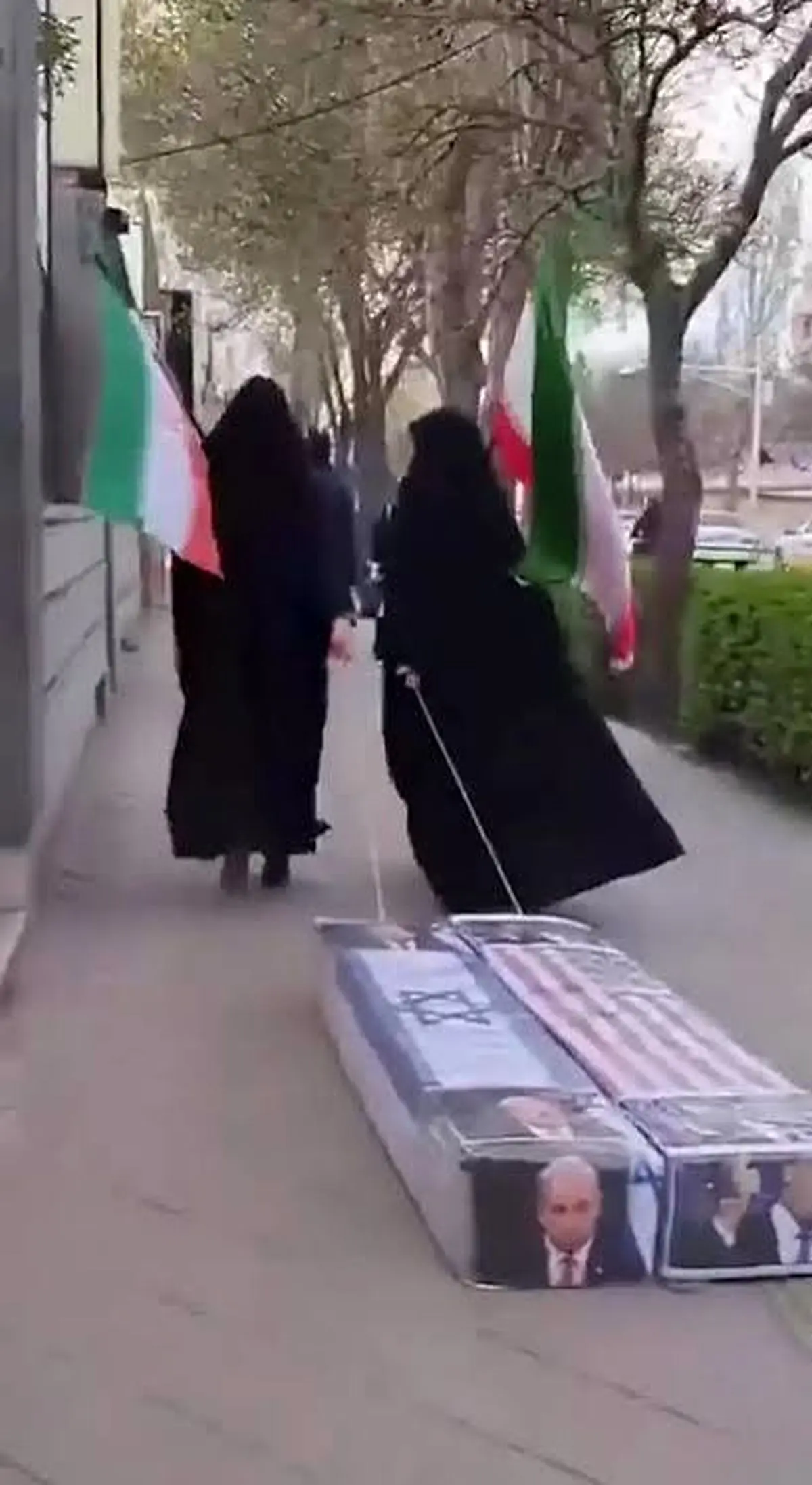 تابوت‌های ترامپ و نتانیاهو در تهران+ فیلم