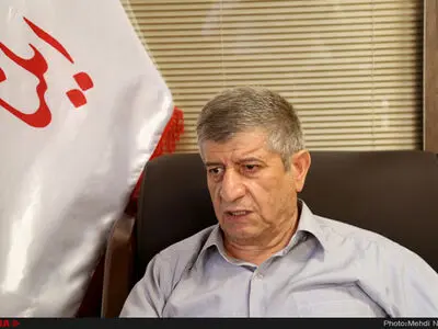 بوروکراسی و عدم حمایت دولت به صنایع آسیب می زند