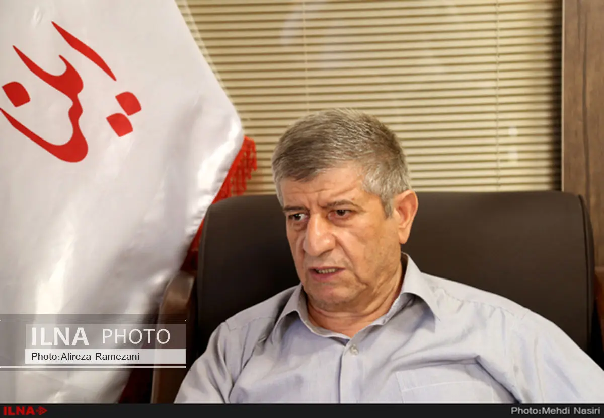 بوروکراسی و عدم حمایت دولت به صنایع آسیب می زند