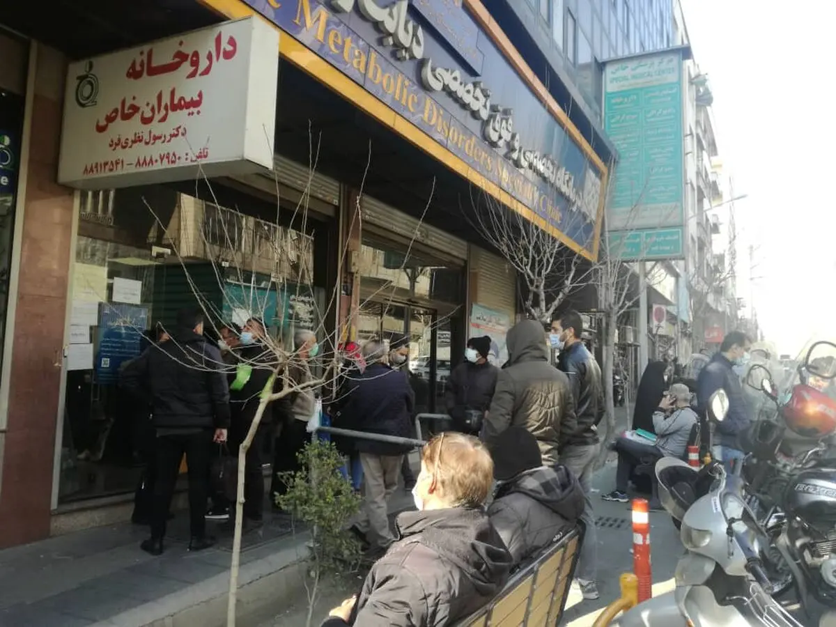 سرگردانی بیماران خاص میان داروخانه‌های شهر برای تهیه دارو/ نماینده مجلس:‌ داروهای کمیاب در بازار آزاد با چندین برابر قیمت پیدا می‌شوند!