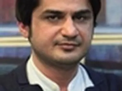 علیرضا نادری احساس و اندیشه را هم‌زمان دارد