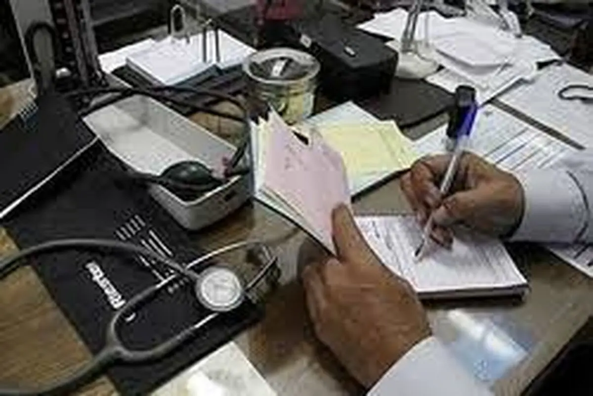 برخی پزشکان به دریافت زیرمیزی عادت کرده‌اند
