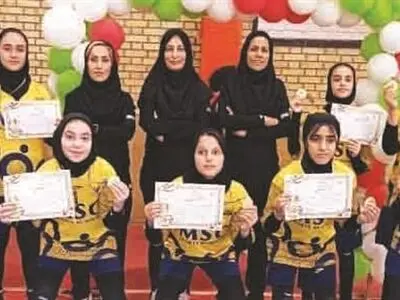 قهرمانی دختران آکادمی والیبال فولاد مبارکه در مسابقات زیر ۱۳ سال منطقه ۳ استان