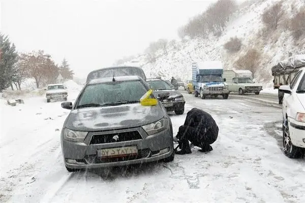 رفت و آمد در جاده‌های کوهستانی گلستان فقط با زنجیر چرخ امکان پذیر است