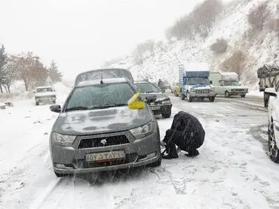 رفت و آمد در جاده‌های کوهستانی گلستان فقط با زنجیر چرخ امکان پذیر است