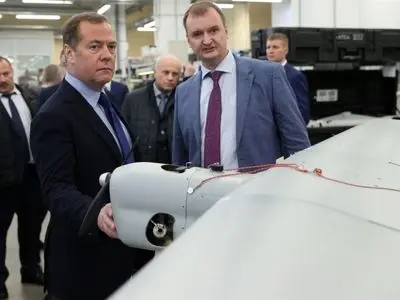 میدفیدیف: تزوید إسرائیل أوکرانیا بالأسلحة «سیدمّر» علاقاتها مع موسکو 