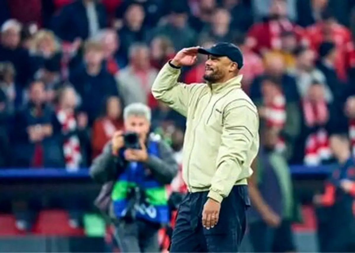 حمایت ویژه نماینده مجلس از پسرش با شال بایرن مونیخ!+ عکس