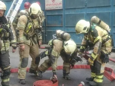 ۹ مصدوم در حادثه آتش‌سوزی ساختمان وزارت نیرو/انتقال ۵ نفر به مرکز درمانی