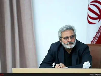 زیستِ انگلیِ پیمانکاران تامین نیروی انسانی باید پایان بگیرد/ تمرکز اصلاح قانون استخدامی روی وزارتخانه‌های آموزش و بهداشت باشد