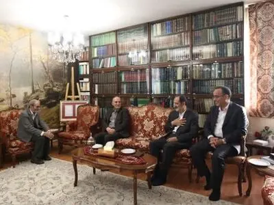 در نخستین نشست «دیدار با مفاخر»، سرپرست دانشگاه تهران به دیدار نجفقلی حبیبی رفت