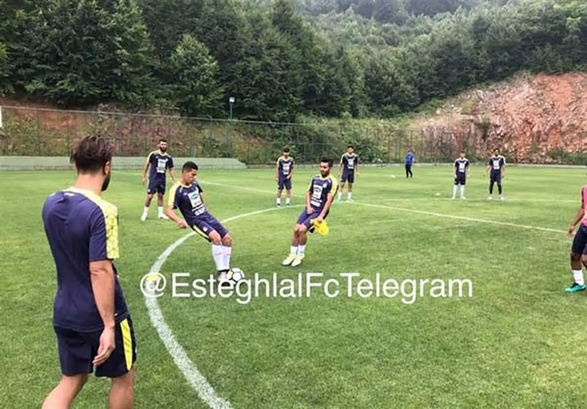تمرین استقلال در هوای خنک و مطبوع استانبول / عبداللهی و طاهری پا به توپ شوند