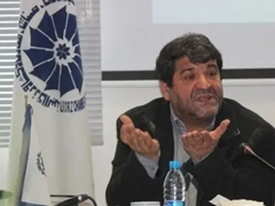 باید مشخص شود پول رایج کشور دلار است یا ریال