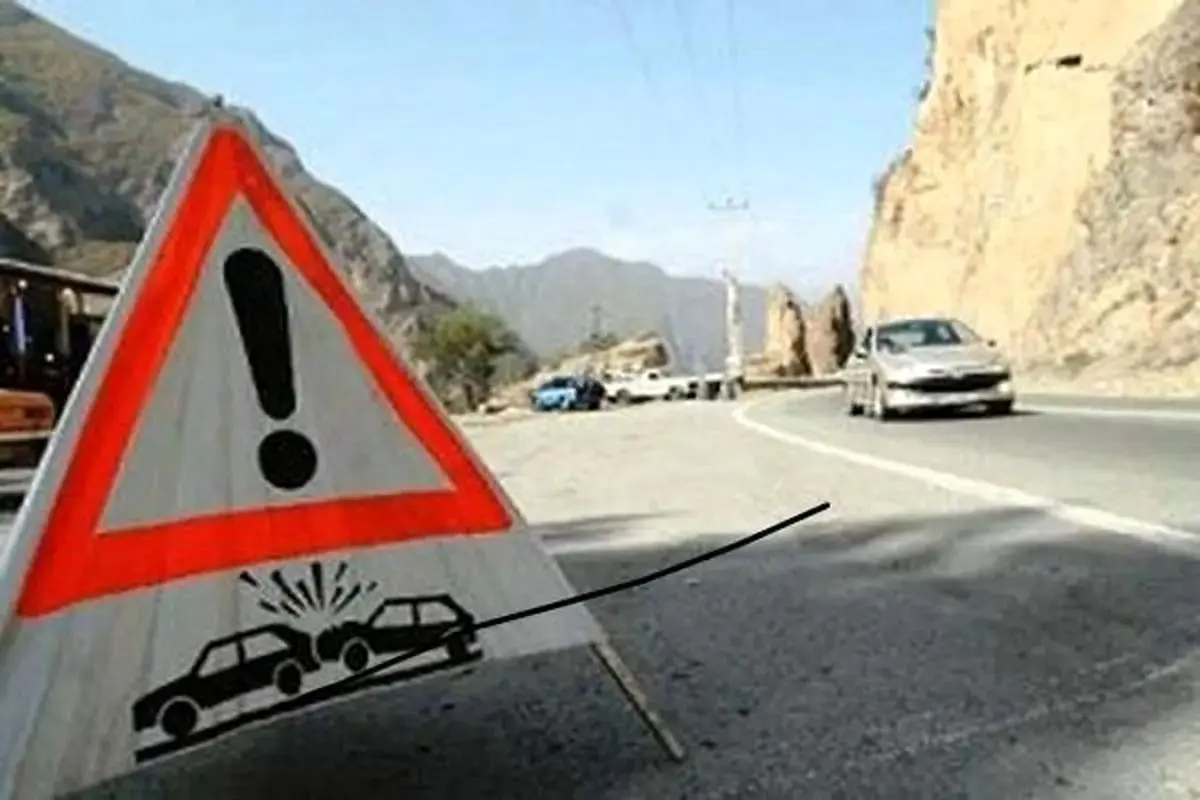 مصدومیت ۸ کارگر در واژگونی مینیبوس در آرادان سمنان
