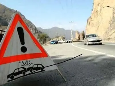 مصدومیت ۸ کارگر در واژگونی مینی‌بوس در آرادان سمنان