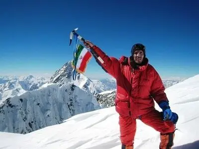 واکنش توئیتری رئیس جمهور به صعود کوهنورد ایرانی (عکس)