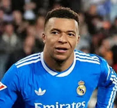 ویدئو: خونسردی امباپه در برابر اشعار نژادپرستانه