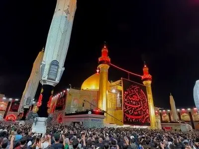 اذان در شب ضربت خوردن امیرالمومنین در نجف اشرف + فیلم