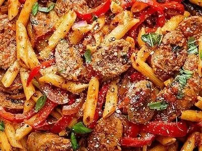 پاستا با سوسیس دودی و سس ایتالیایی؛ یک غذای بی‌نظیر