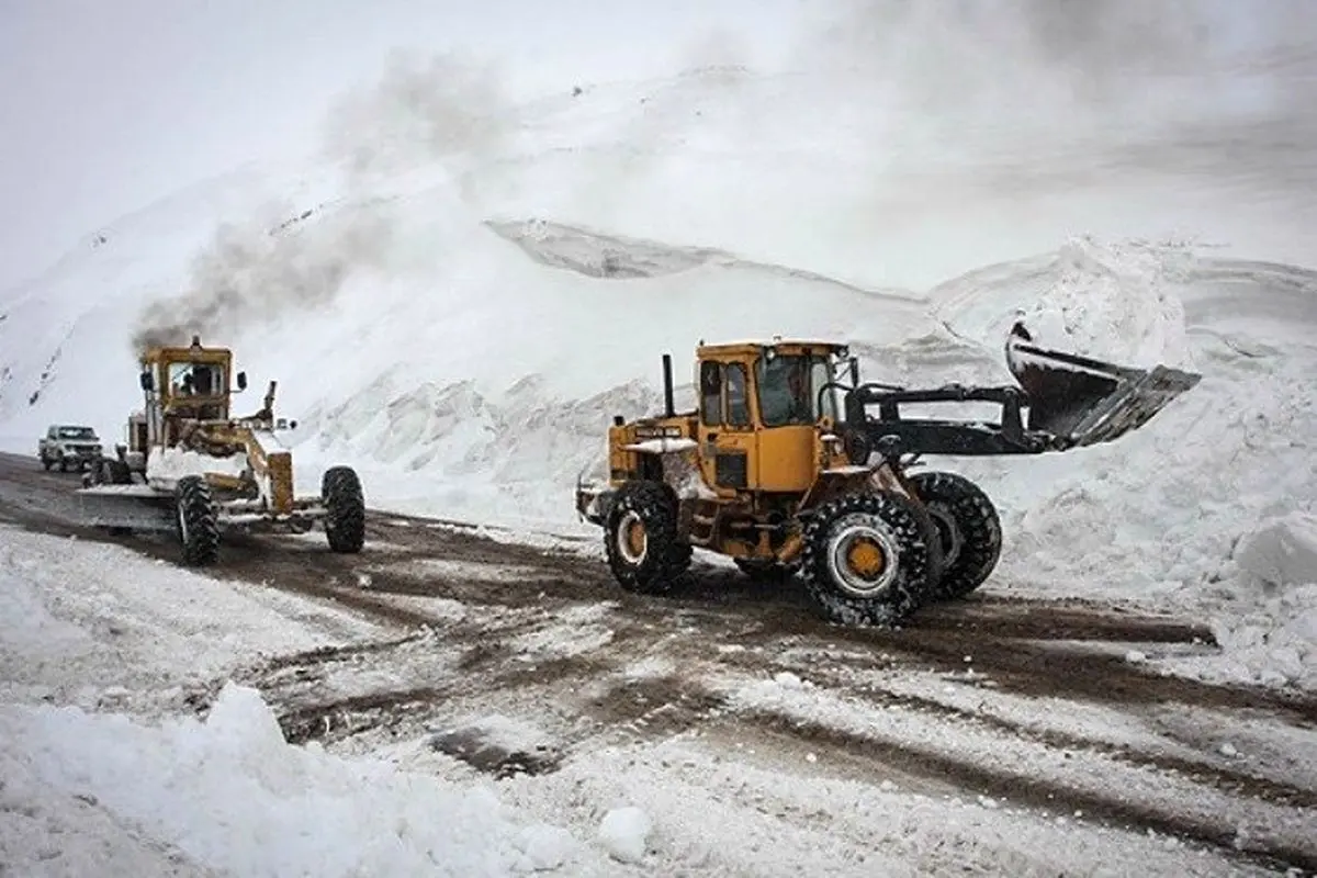 مسدود شدن راه ارتباطی ۱۲۱ روستای در بروجرد بر اثر بارش برف 