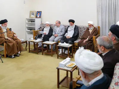 قائد الثورة: یتعیّن على الجمیع توفیر ظروف انتخابیة حماسیة