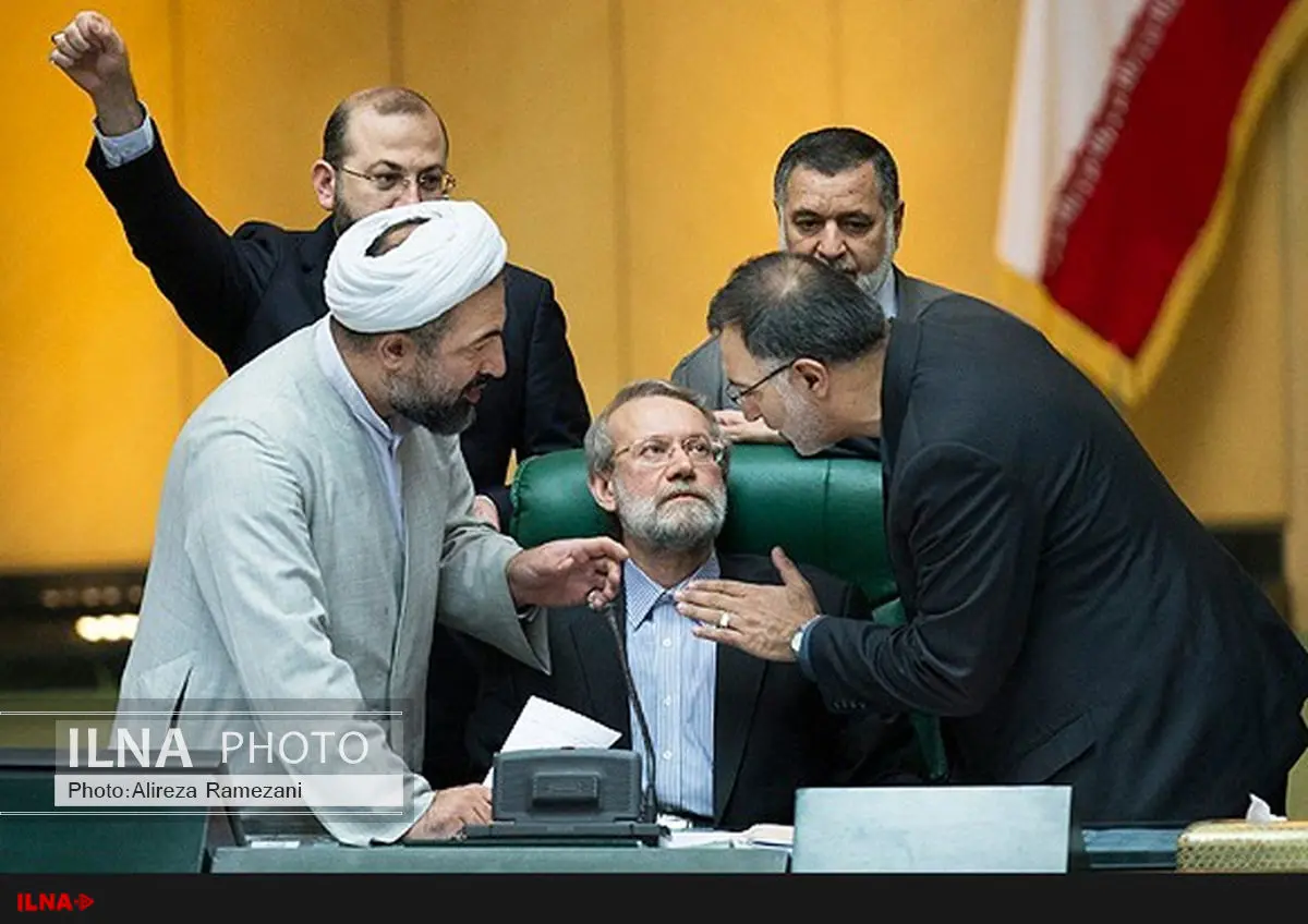 نادر! بیانیهاش را امضا نکن/ مشتزنی یک عضو پایدارای برای جلوگیری از تصویب یک طرح