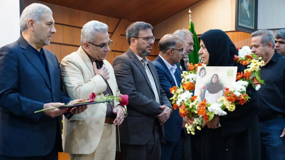  خدمات شبانه‌روزی کادر درمان در بحران‌ها قابل تقدیر است/تجلیل از خانواده های شهدای حوزه سلامت در فارس 