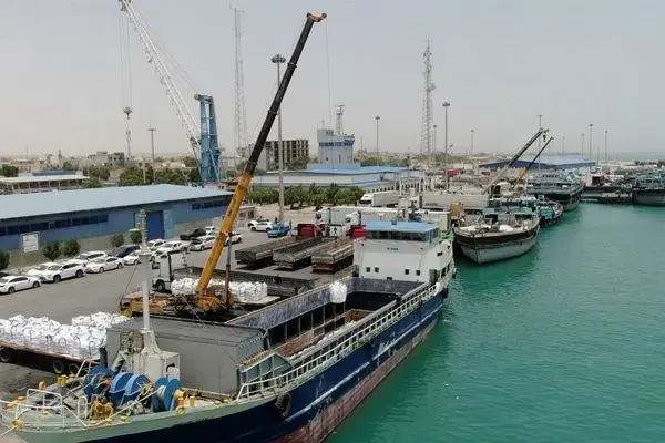 افزایش تخلیه و بارگیری کالا در بنادر غرب هرمزگان