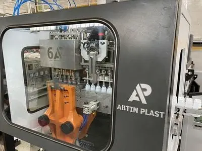 کاربرد دستگاه تزریق پلاستیک بادی در صنعت تولید ظروف پلاستیکی