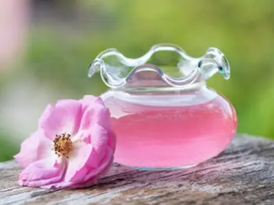 خاصیت نوشیدن گلاب در ایام ماه مبارک رمضان