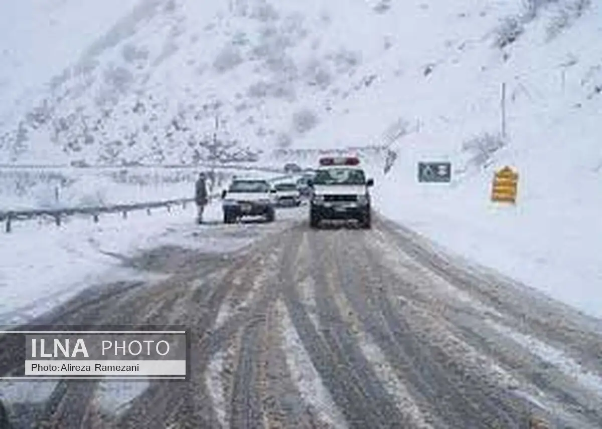 استقرار راهداران در محورهای برفگیر مازندران