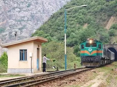 کارگران ابنیه فنی تونل شماره ۱۰۲ لرستان خواستار رعایت بیشتر اصول ایمنی شدند 