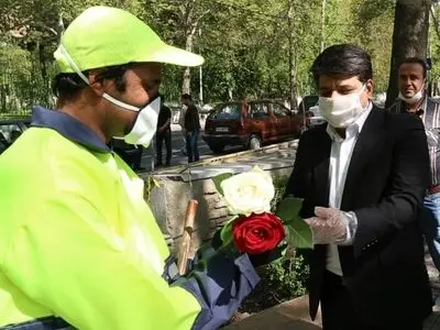 دلایل پاکبان برای عکس نگرفتن با سحر قریشی/ به ما یاد داده‌اند برای حفظ سلامتی مردم با آنها فاصله بگیریم