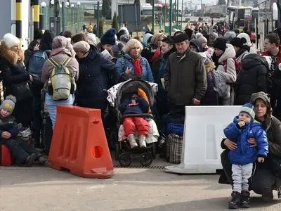 نخستین گروه غیرنظامیان تخلیه‌شده از سومی، به مرکز اوکراین رسیدند