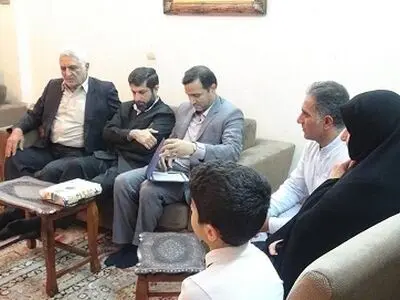 استاندار خوزستان با خانواده شهید چراغ زاده دزفولی دیدار کرد