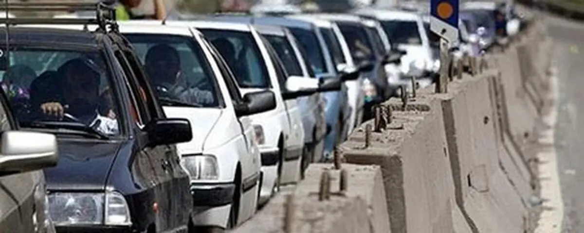 ترافیک در محور هراز/ تصادف یک دستگاه کامیون با کوه 