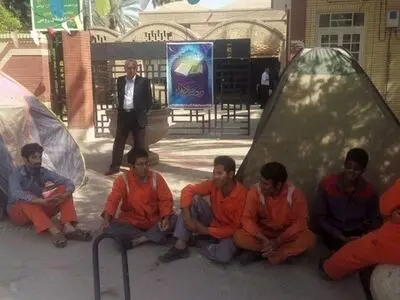 ادامه بیکاری ۲۰ کارگر خدماتی شهرداری طبس/وعد‌ه‌های بی‌عمل مسئولان