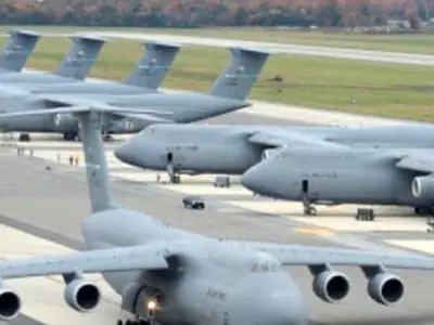 رصد یک فروند هواپیمای ترابری نظامی آمریکا در پایگاه هوایی «لاجیس