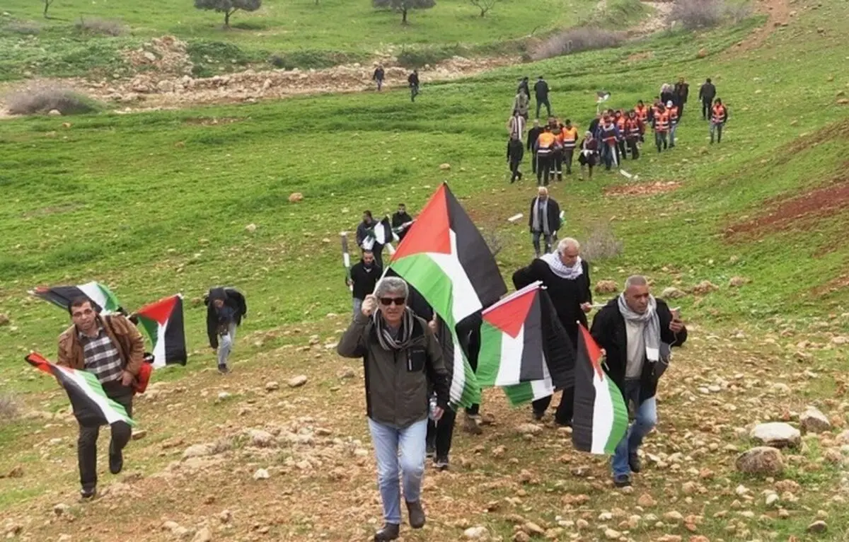 جماهیر فلسطینیة الى الاغوار المحتلة تأکیدا على مواجهة “خطة الضم” الصهونیة
