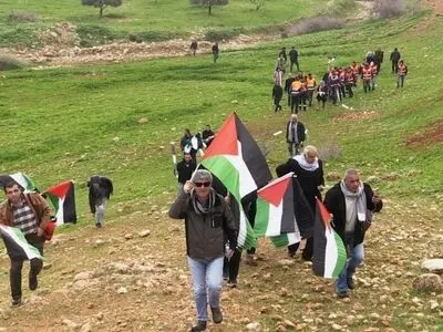جماهیر فلسطینیة الى الاغوار المحتلة تأکیدا على مواجهة “خطة الضم” الصهونیة