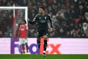 ویدئو: خنده خاص ستاره رئال پس از گلزنی به بنفیکا