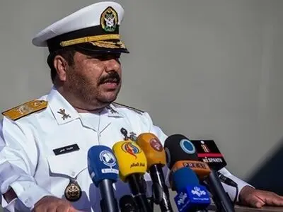 الادمیرال طحاني یعلن عن أهمیة المناورات الثلاثیة بین ایران وروسیا والصین