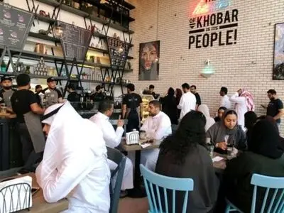 لغو قانون ورود زنان و مردان عربستان به رستوران‌ها از ورودی‌های جداگانه