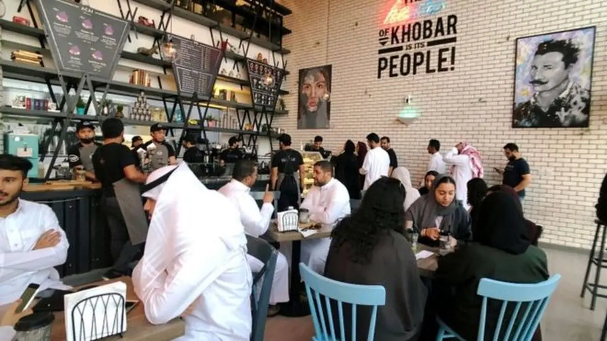لغو قانون ورود زنان و مردان عربستان به رستوران‌ها از ورودی‌های جداگانه
