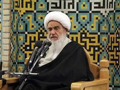  آیت‌الله مظاهری رأی خود را به صندوق انداخت