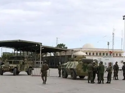حمله شبه نظامیان تروریستی به نیروهای تونس در نزدیکی مرز لیبی