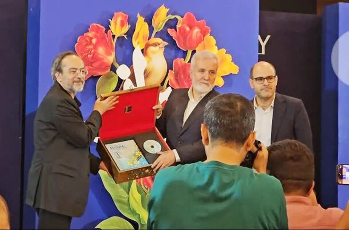 شیراز، شهر تمدن‌ساز و هویت‌بخش است/ اهدای شهروند افتخاری شیراز به استاد نصیریان