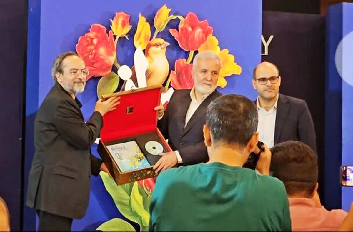 شیراز، شهر تمدنساز و هویتبخش است/ اهدای شهروند افتخاری شیراز به استاد نصیریان