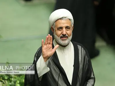 اگر همان کادر پروازی رئیس مجلس باشد کارها پیش نخواهد رفت/ مجلس یک سال تعطیل شود هیچ کسی ککش هم نمی‌گزد