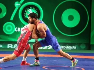 ویدیو: مراسم اهدای جام قهرمانی کشتی فرنگی 