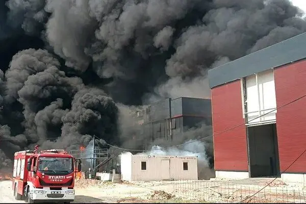 مرگ و مصدومیت ۳ کارگر در انفجار کارخانه محصولات آتش‌بازی در اصفهان